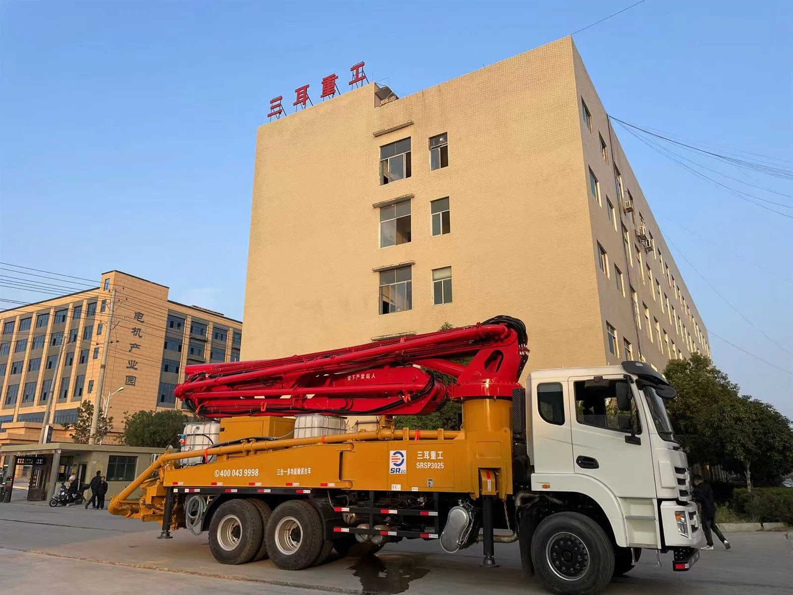 25m boom pump help to build about eight-story house 4 25m boom pump help to build about eight-story house 4
